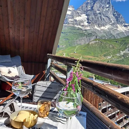 Cosy Ski-in Ski-out With Matterhorn Views شقة